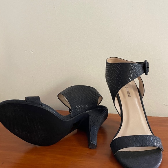 Black pumps - Picture 3 of 4